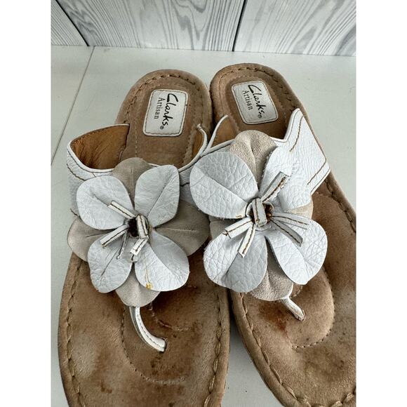 Clarks Artisan White Leather Floral Wedge Thong Sandals Women's 7M - Picture 4 of 9